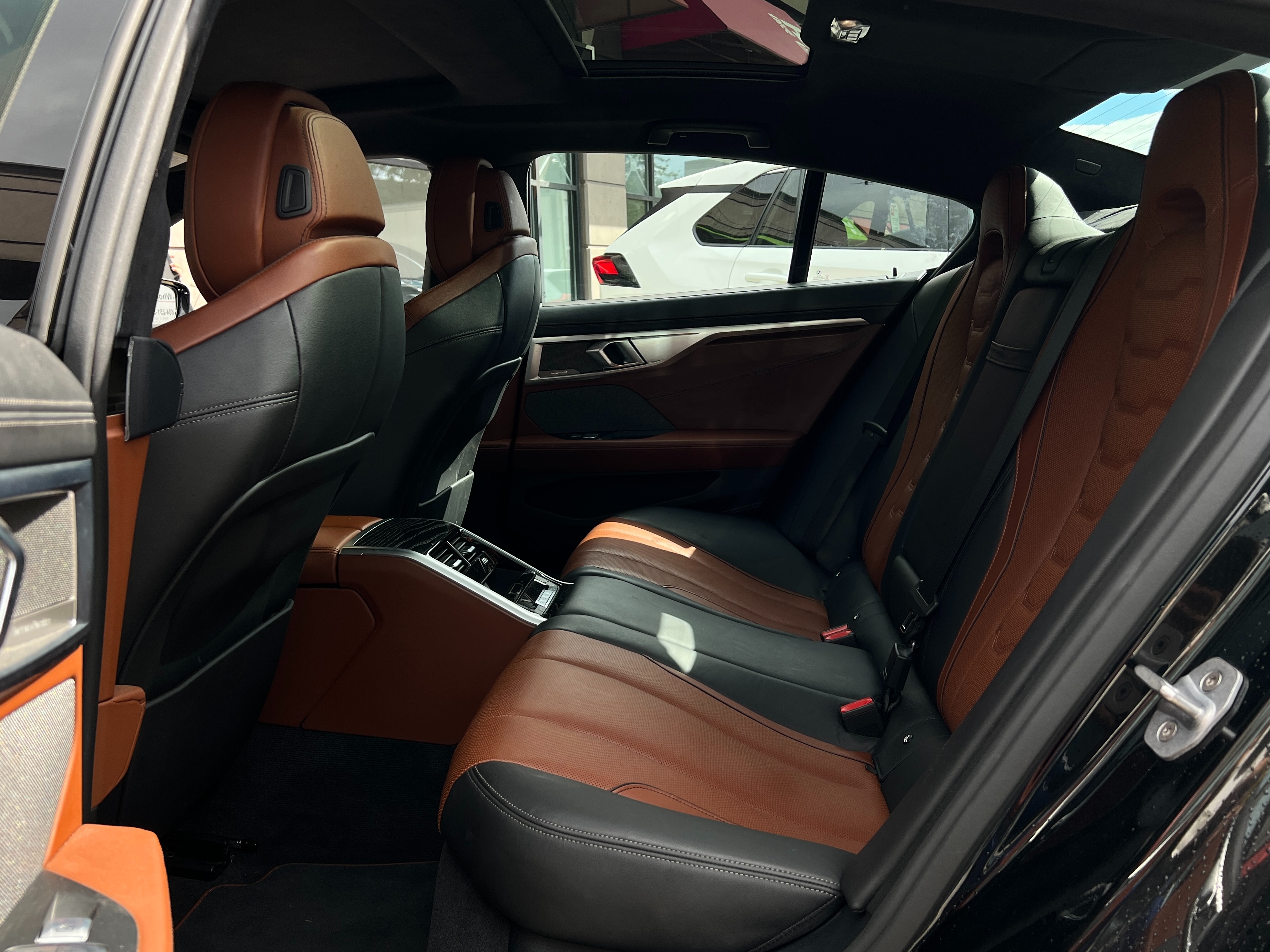 2020 BMW m850i - Image 18